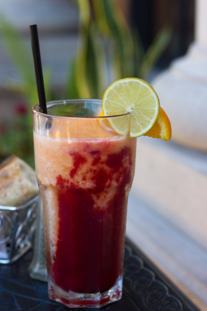 Turn Overripe Peaches into Nutritious Smoothie Packs (image credits: flickr)