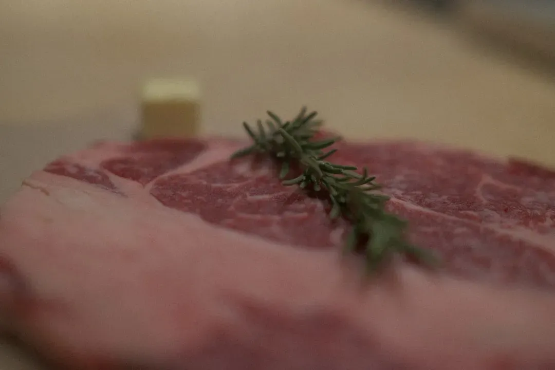 1. Beef: The Most Inflated Protein on the Shelf (Image Credits: Unsplash)