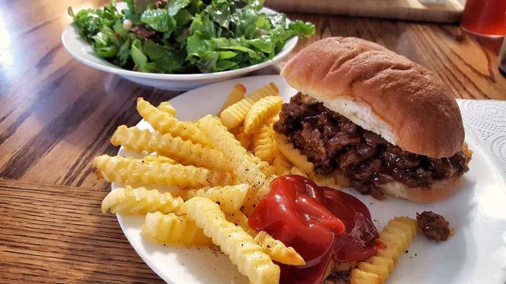 4. Sloppy Joes on White Bread Buns (jeffreyw, Flickr, CC BY 2.0)