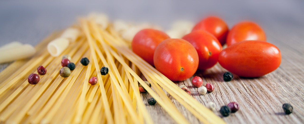 Cross-Contaminating Raw and Cooked Foods (image credits: pixabay)