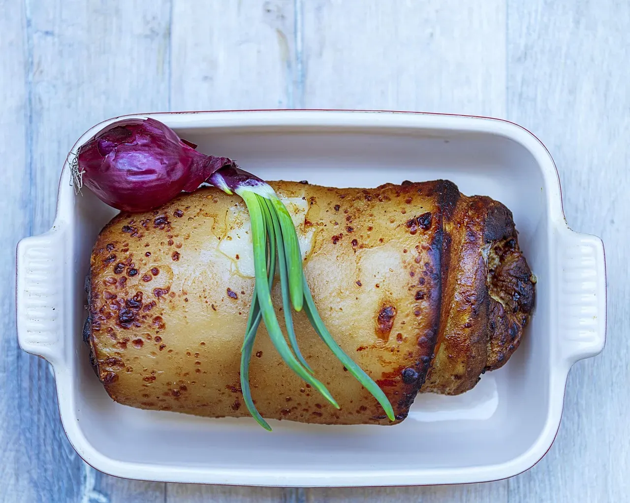 5. The Meatloaf Tray: Nostalgia in Aluminum (Image Credits: Pixabay)