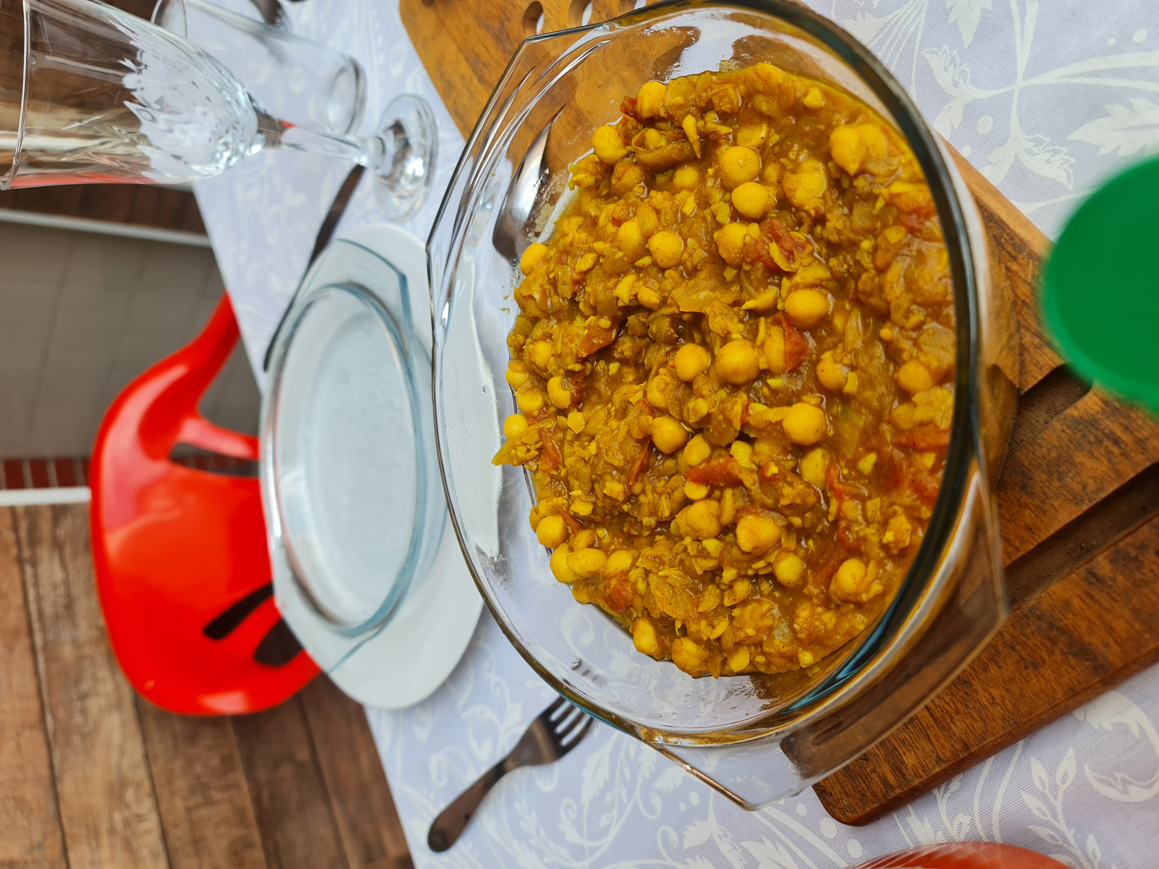Chickpea Curry: A Flavorful Vegan Option (image credits: wikimedia)