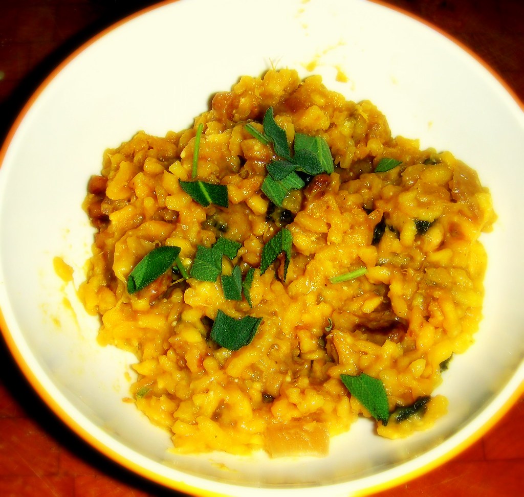 Risotto alla Milanese - Golden Excellence from Northern Italy (image credits: flickr)