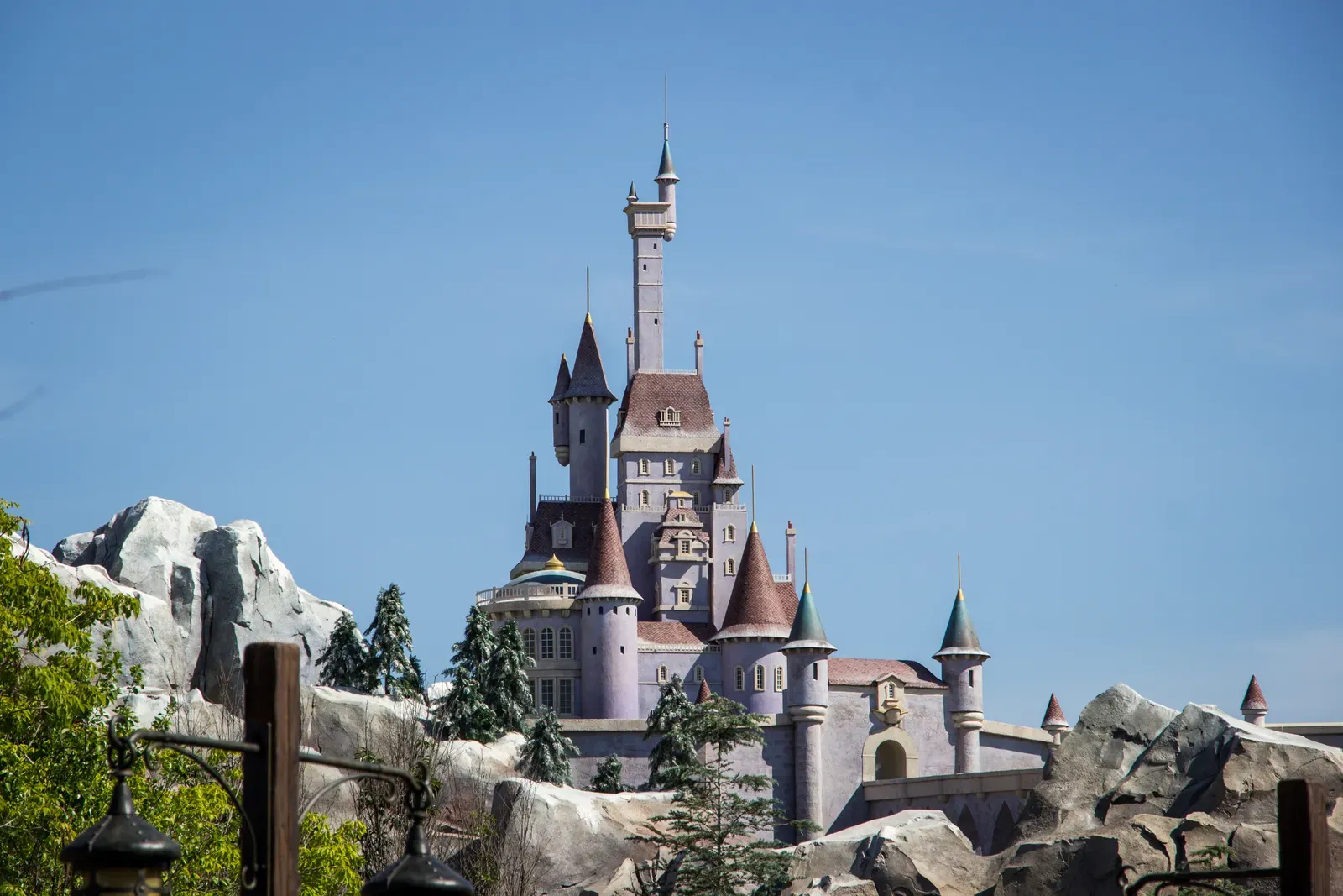 Be Our Guest Restaurant at Disney World: Beauty and the Letdown (Image Credits: Wikimedia)