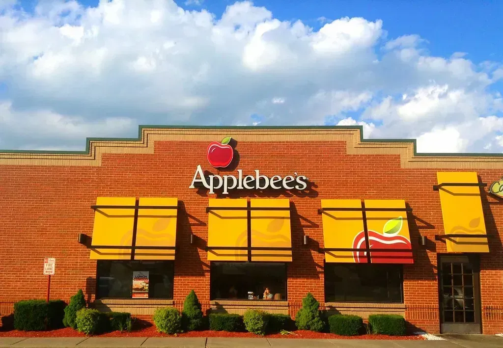 6. Applebee's: Neighborhood Grill, Neighborhood-Sized Frustration (JeepersMedia, Flickr, CC BY 2.0)