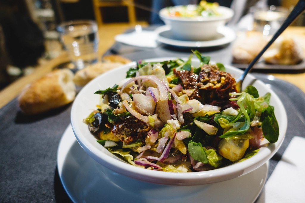 Salad Bar Greens – The E.coli Express (image credits: rawpixel)