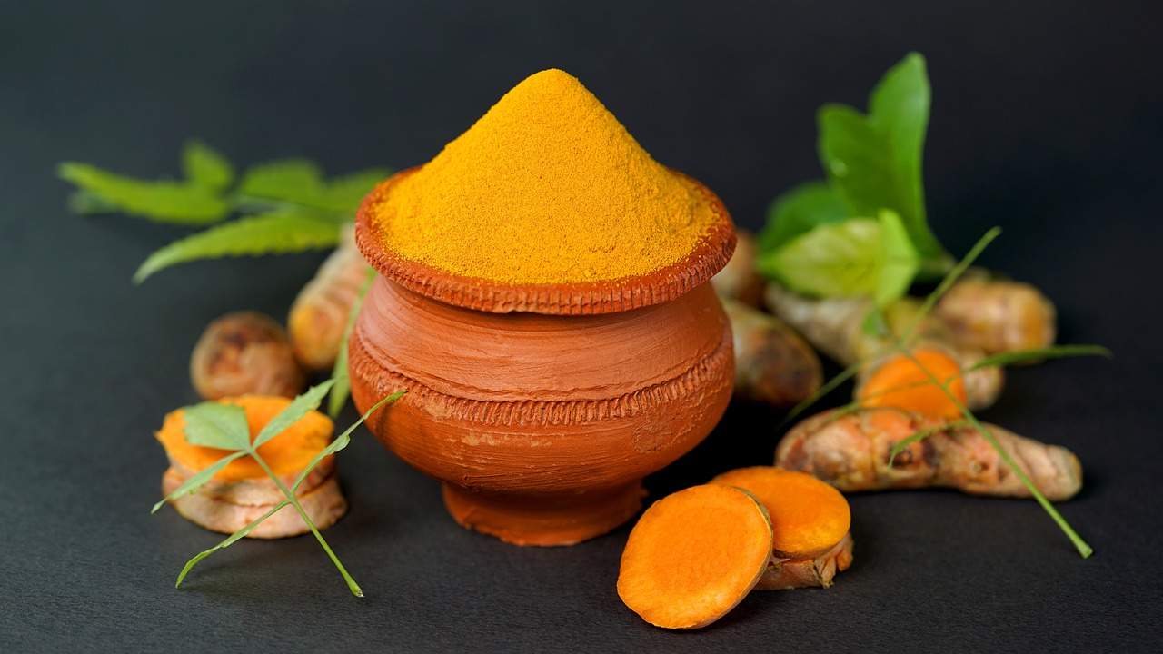 India's Spice-Powered Medicine: Turmeric and Beyond (image credits: pixabay)