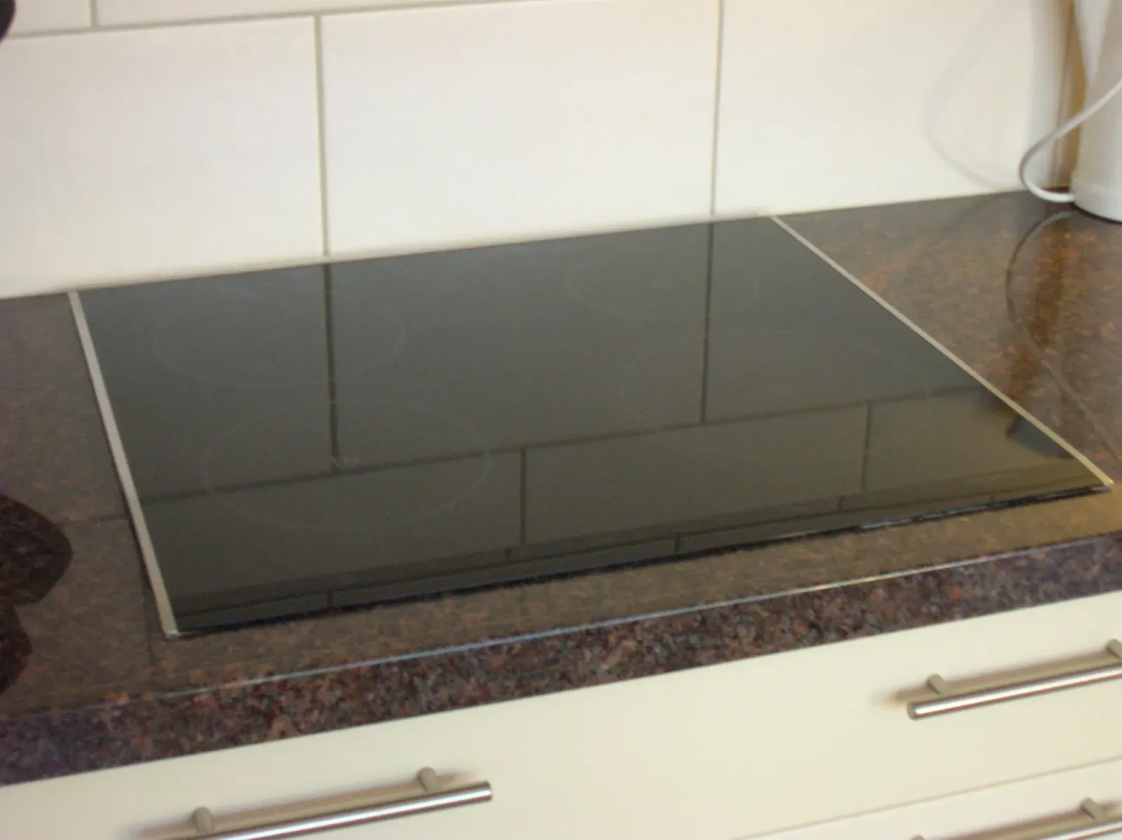 Induction Cooktops with Unmatched Efficiency (Image Credits: Wikimedia)