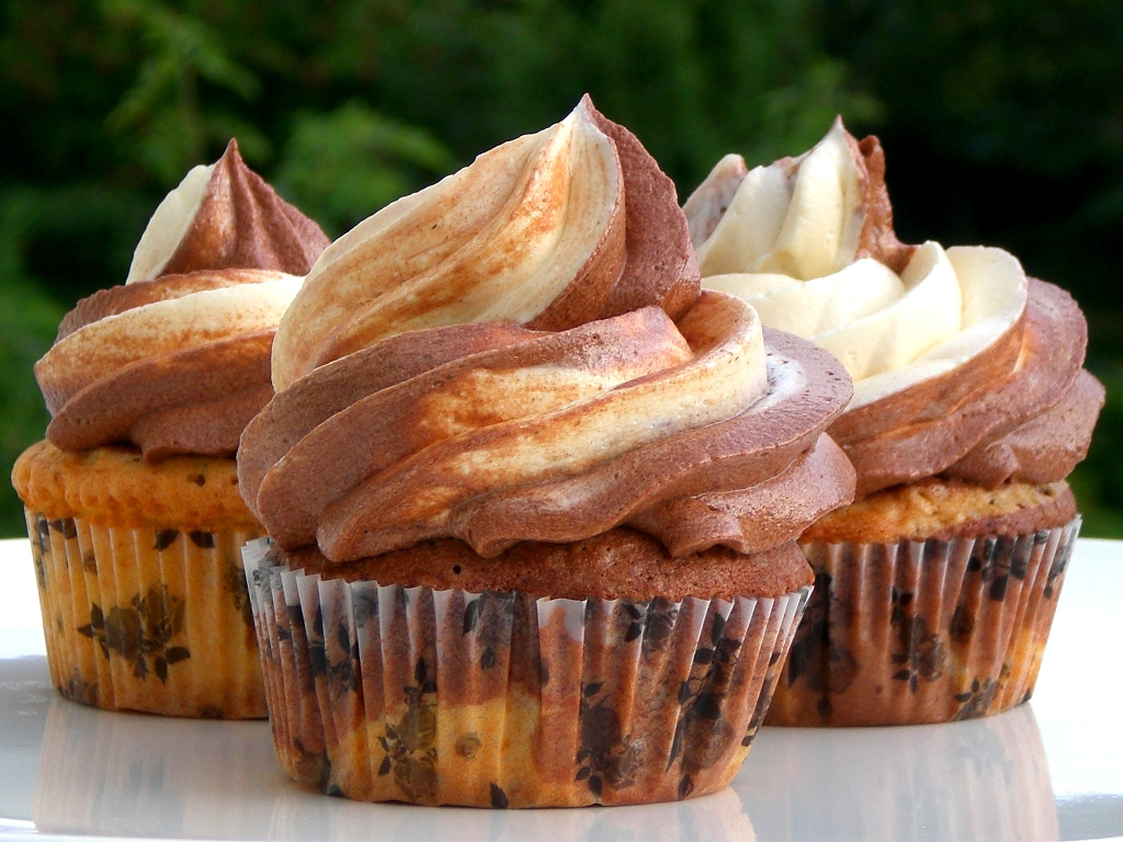 Beyond Cakes: The Versatility of Buttercream (image credits: wikimedia)