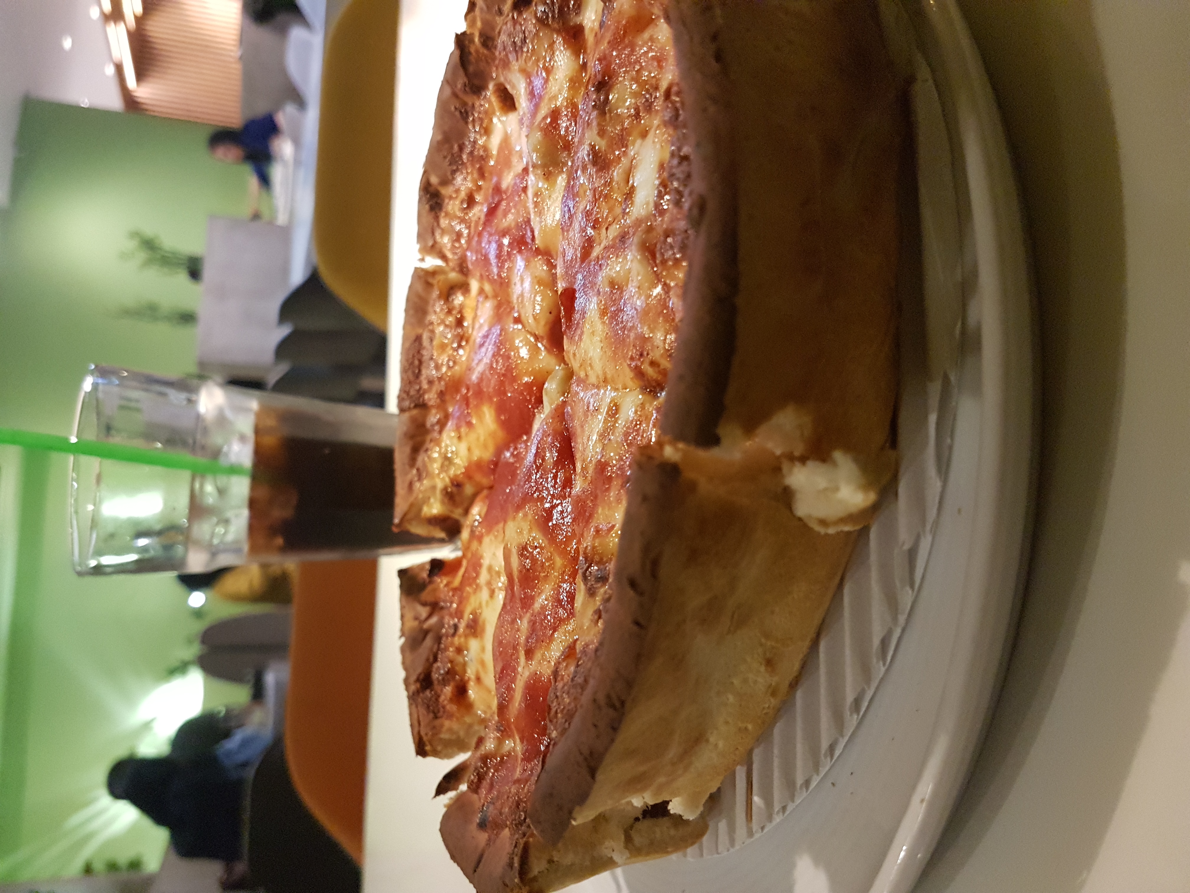 Illinois' Deep-Dish Pizza with Cauliflower Crust (image credits: wikimedia)