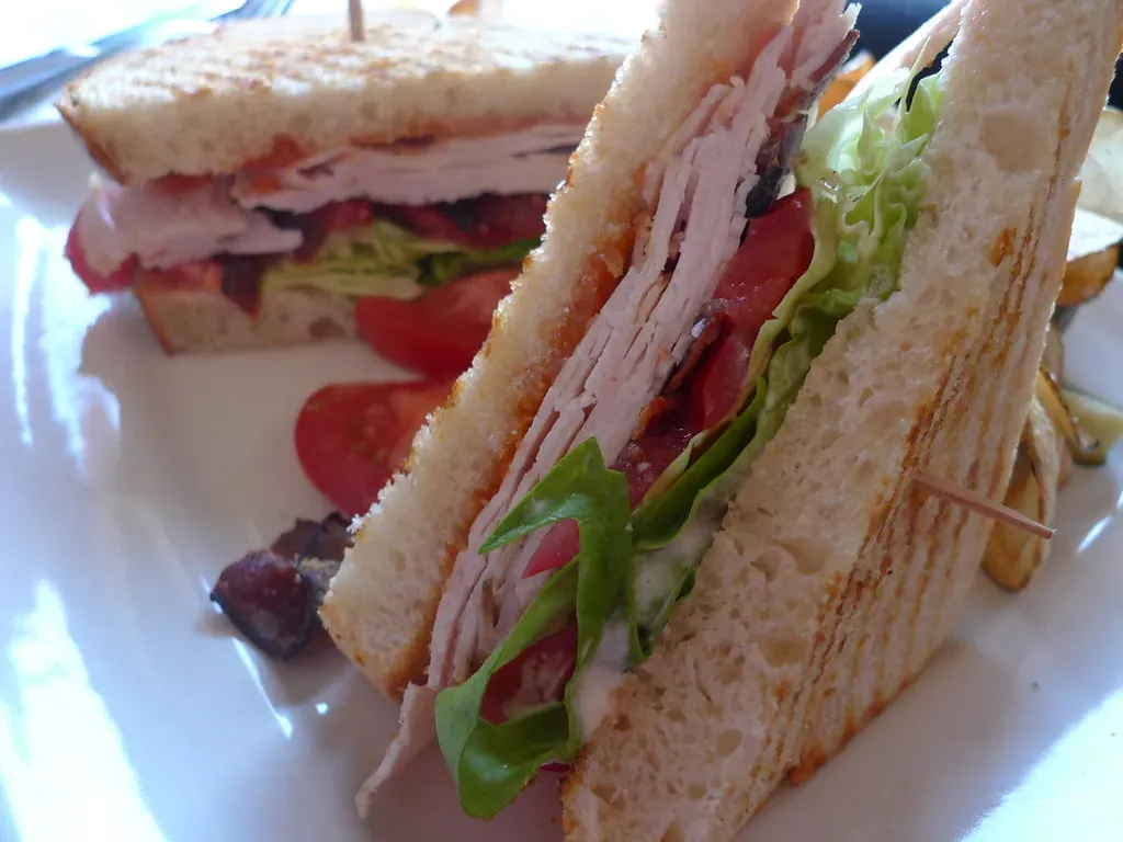 Starbucks Turkey Bacon, Cheddar and Egg White Sandwich (Image Credits: Flickr)