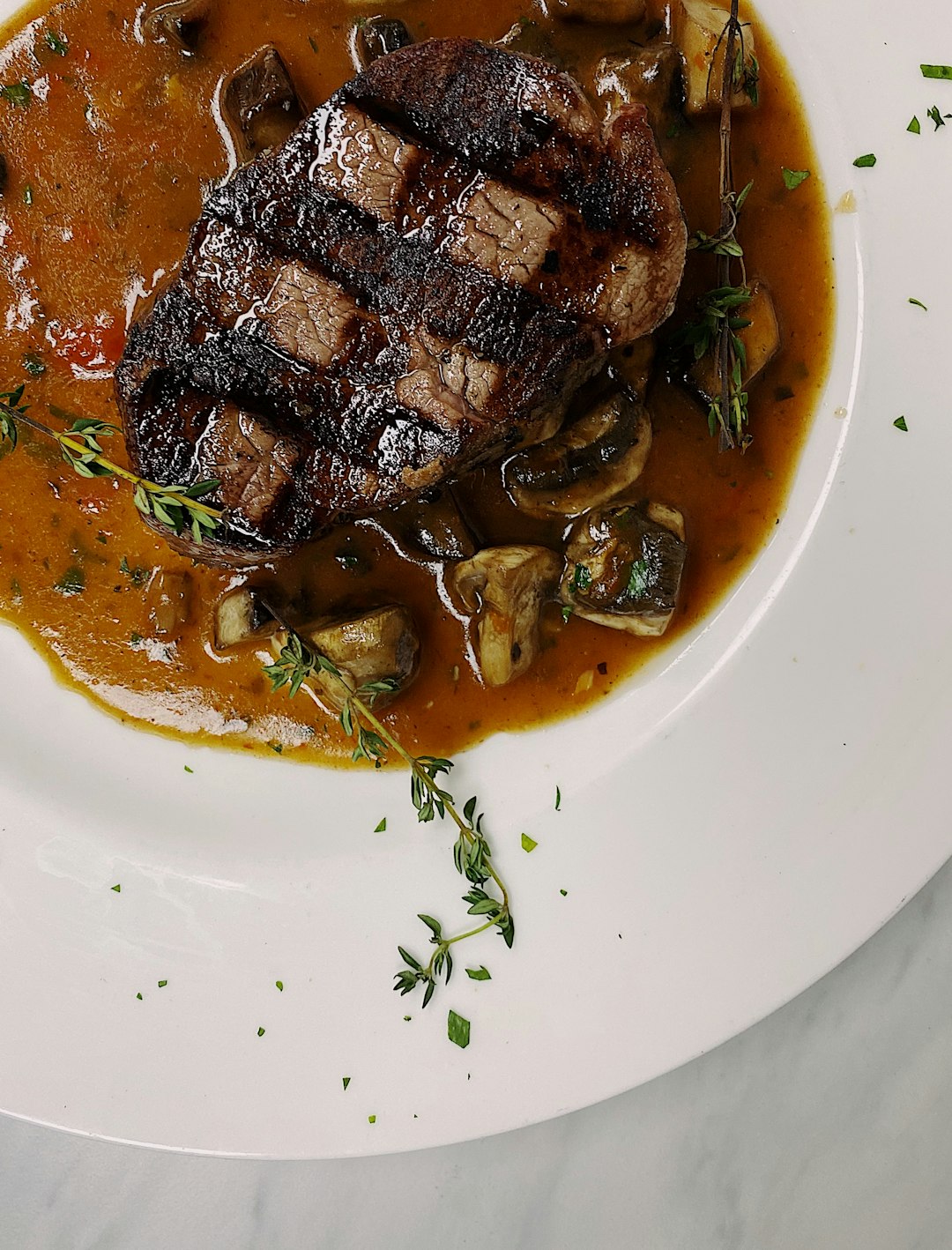 The Medium-Rare Filet Mignon - A Chef's Top Choice (Image Credits: MISSING SOURCE)