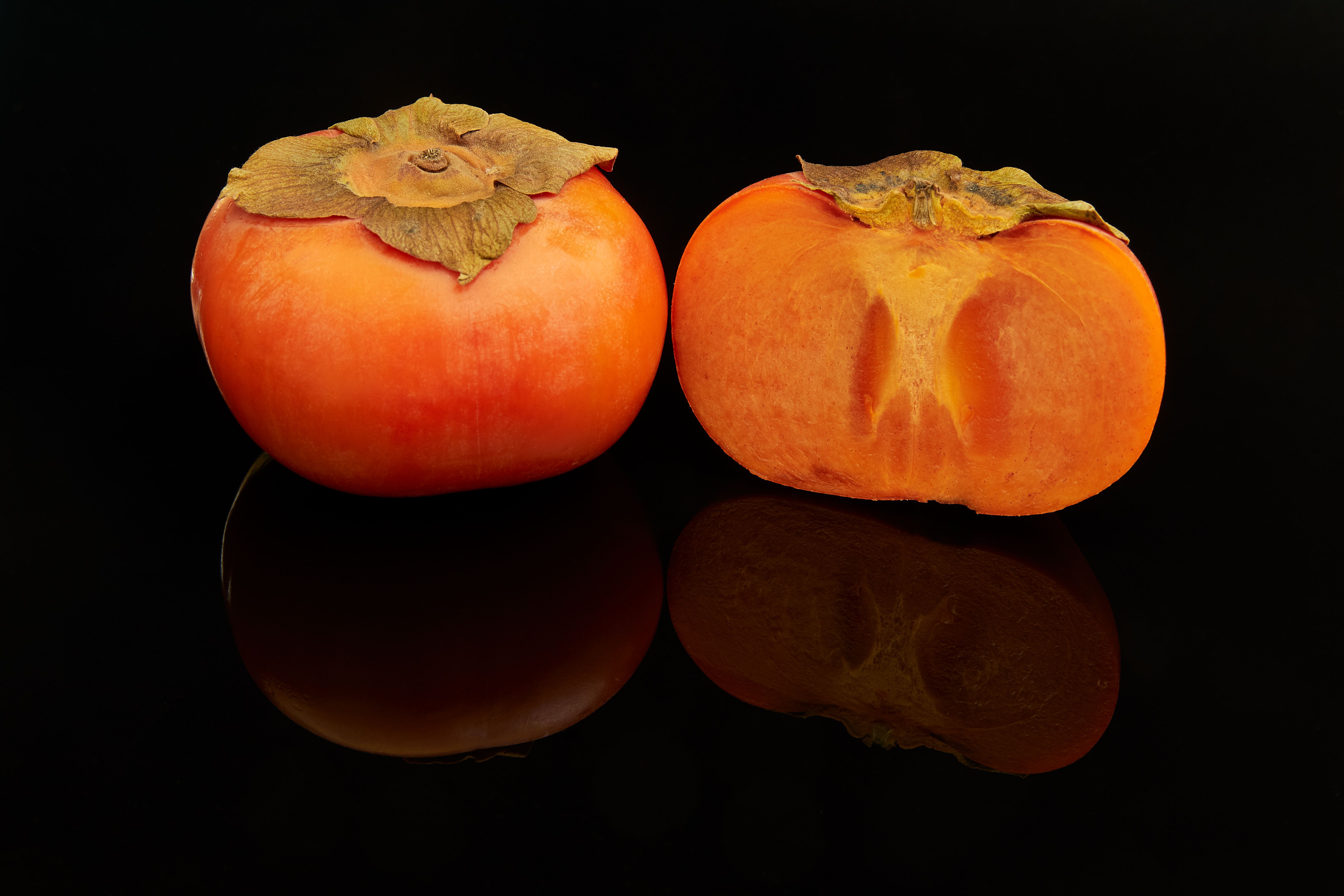 Persimmon (Sharon Fruit) - The Sweet Surprise (image credits: wikimedia)