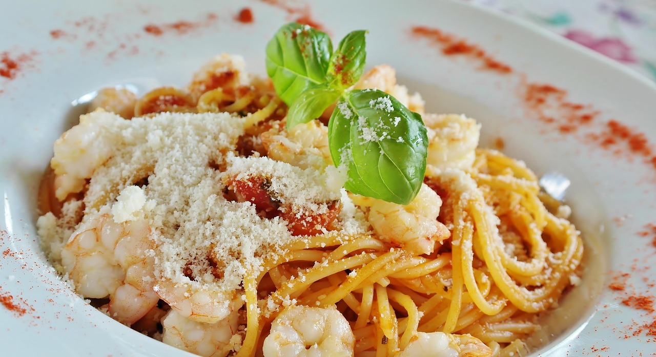 15-Minute Garlic Butter Shrimp Pasta (image credits: pixabay)