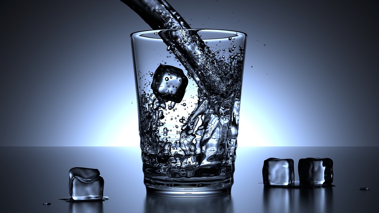 Drinking Too Much Water (or None at All) (image credits: pixabay)