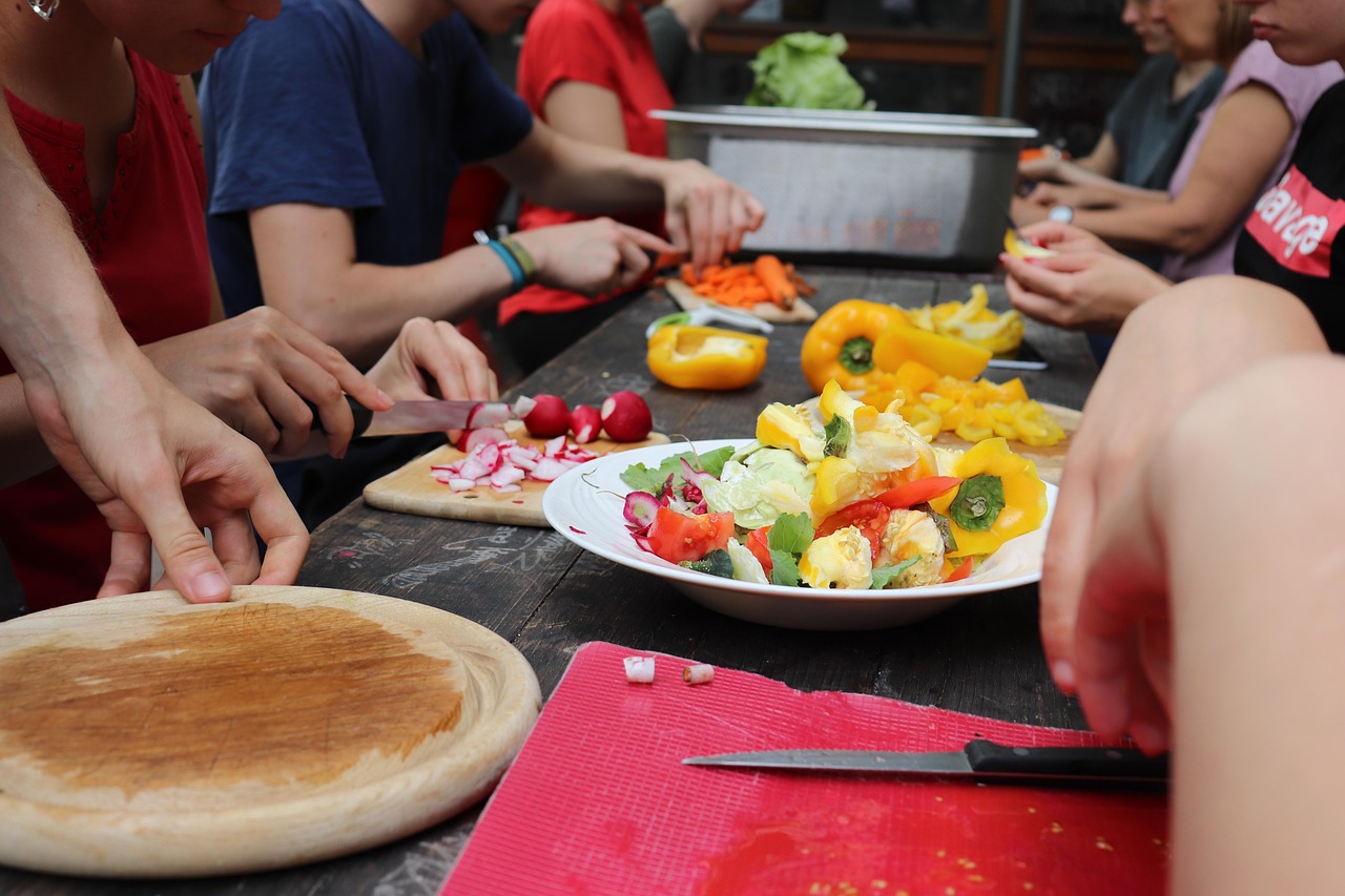 Community Food Sharing Networks (image credits: pixabay)
