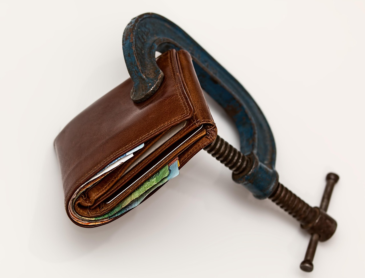 Minimize Debt and Avoid Leveraged Investments (image credits: pixabay)