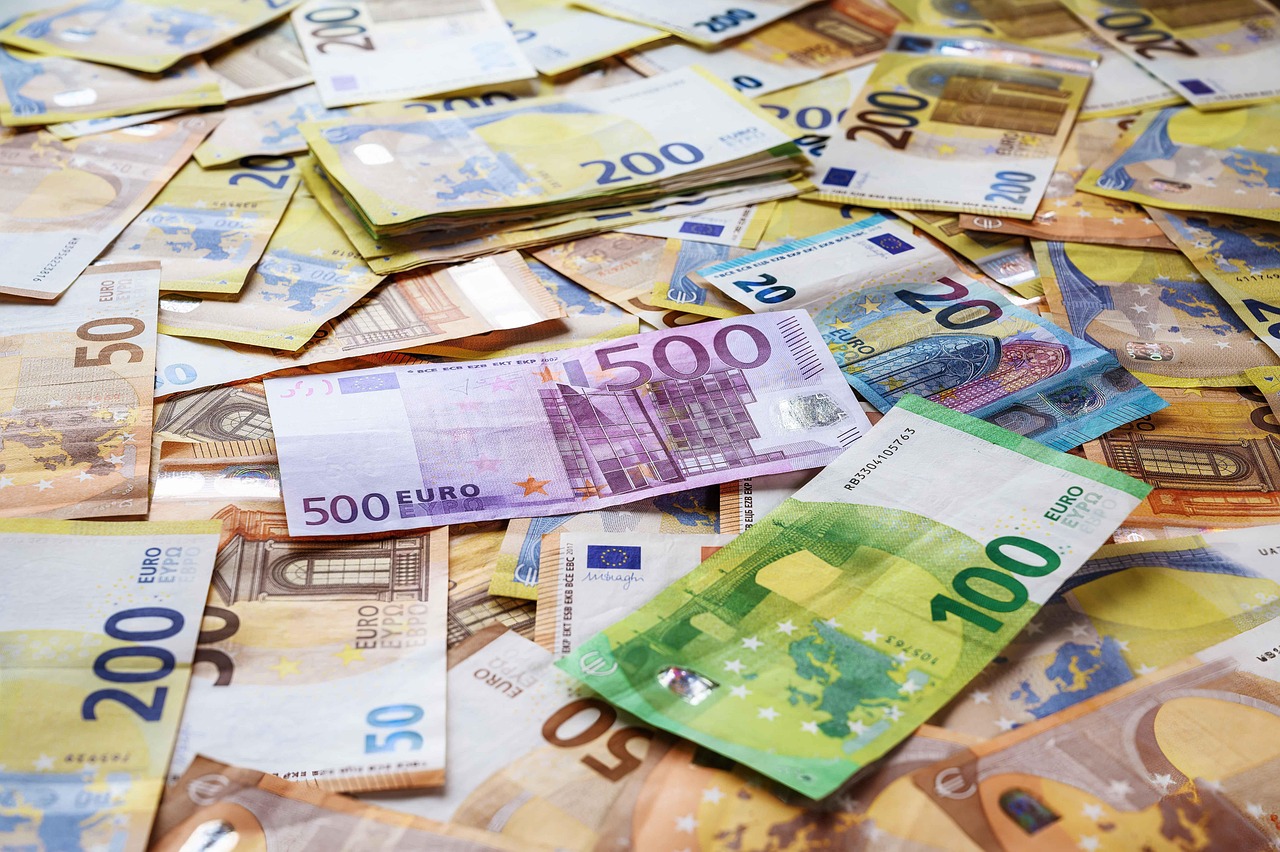 Tax Laws Written by and for the Wealthy (image credits: pixabay)