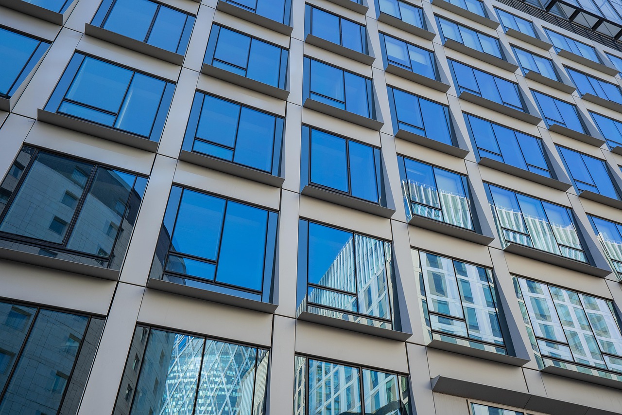 Commercial Real Estate: Where Big Money Lives (image credits: pixabay)