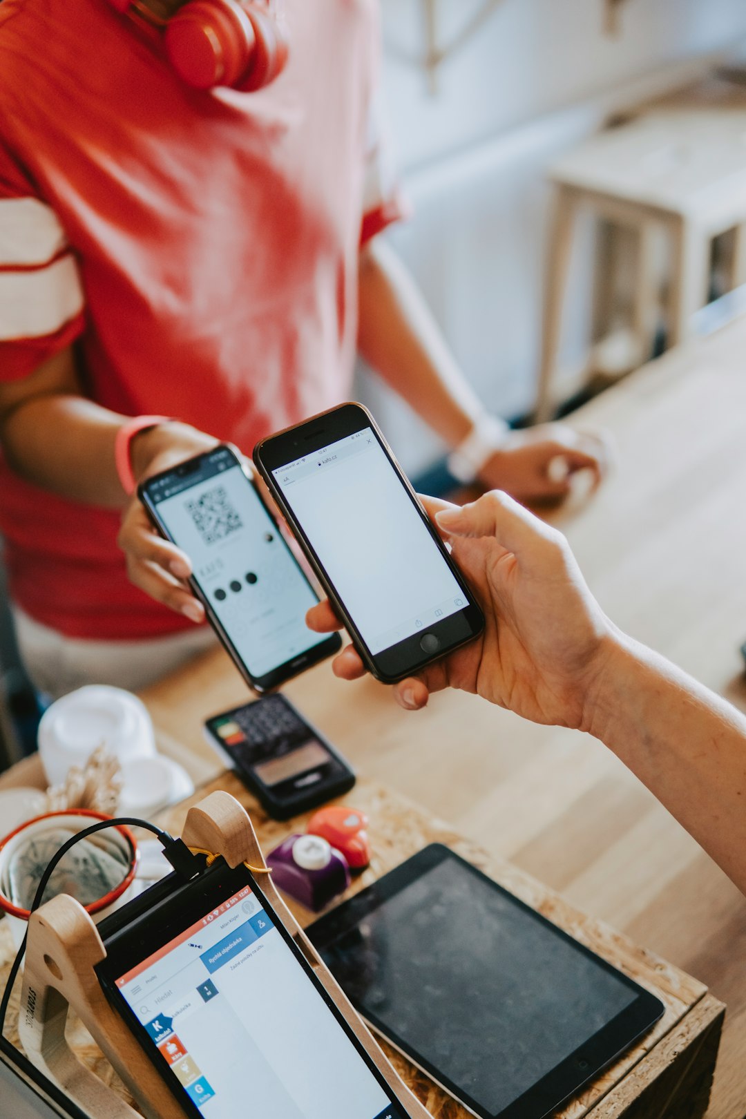 Digital Payment Revolution Reshapes Money Management (image credits: unsplash)