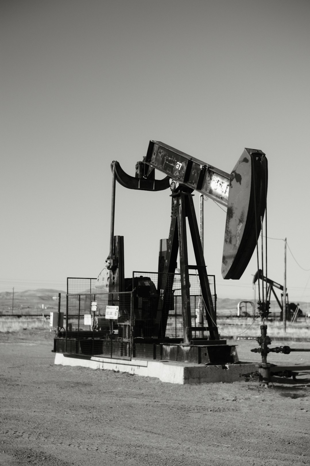 The Great Middle East Oil Shutdown: When Crude Hits $200 (image credits: unsplash)