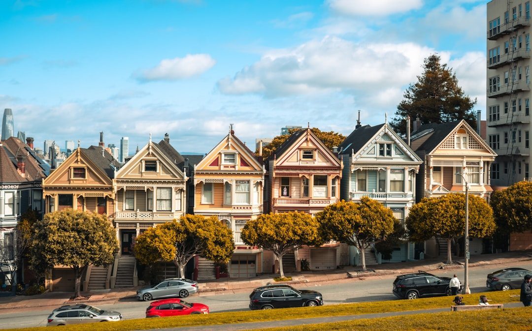 San Francisco: Victorian Splendor on Steep Streets (Image Credits: Unsplash)