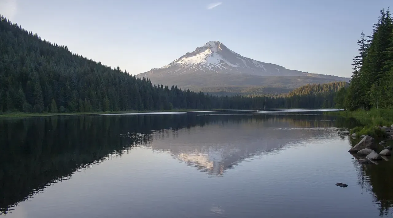 Mount Hood: Portland's Scenic Danger (Image Credits: Pixabay)