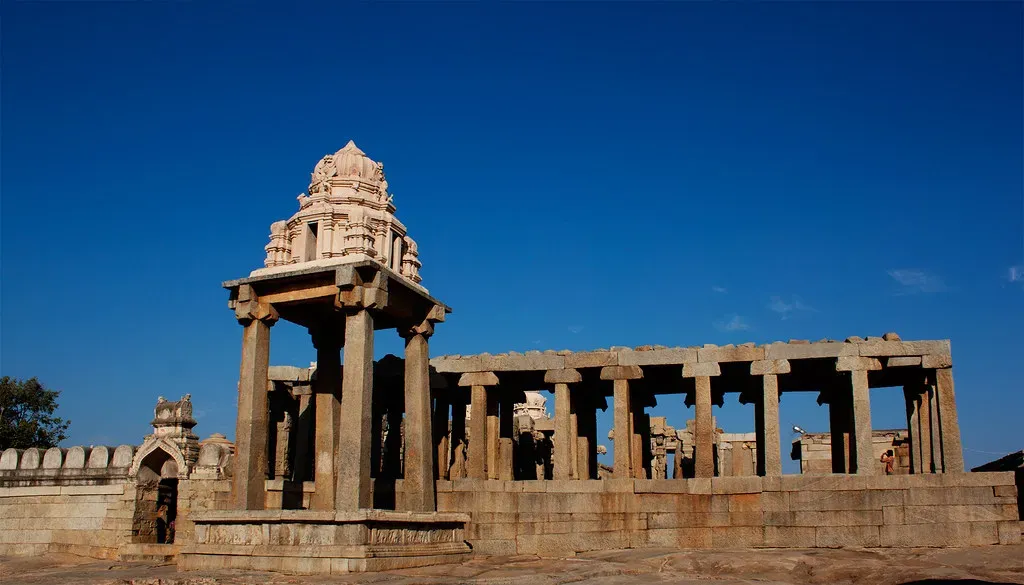 Lepakshi Temple, Andhra Pradesh &ndash; The Pillar That Floats (Image Credits: Flickr)