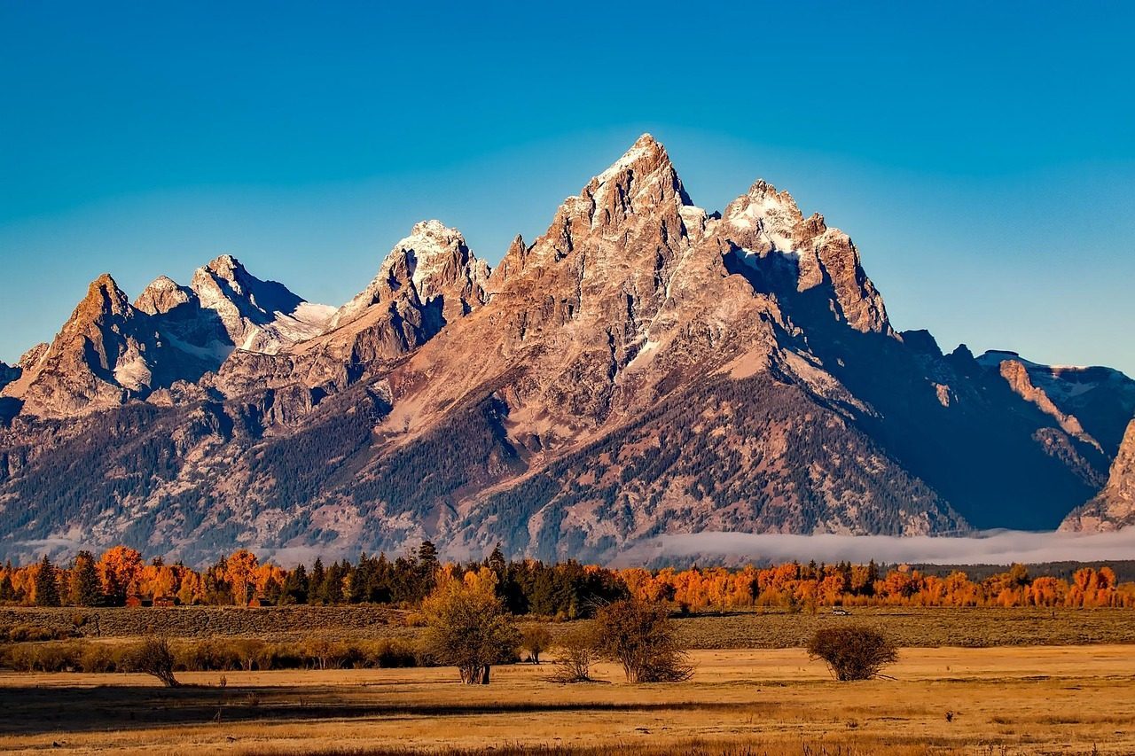 Grand Teton National Park, Wyoming: Western Majesty in Gold (Image Credits: Pixabay)