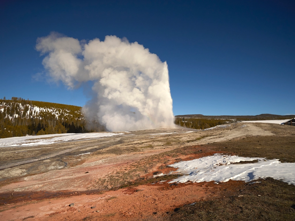 Firehole Lake Drive (Image Credits: Rawpixel)