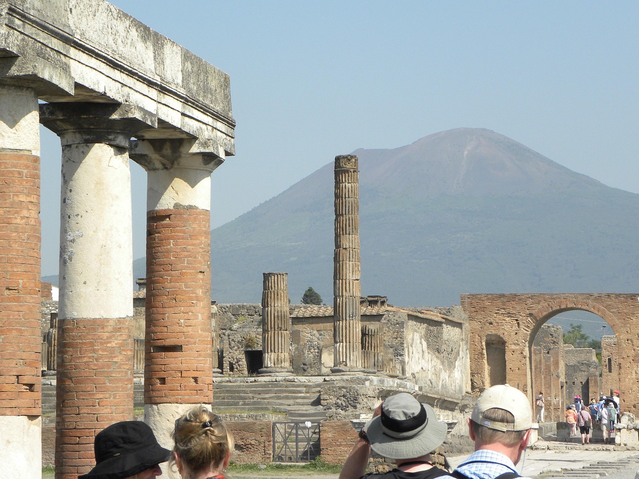Mount Vesuvius: The Ultimate Urban Threat (Image Credits: Pixabay)