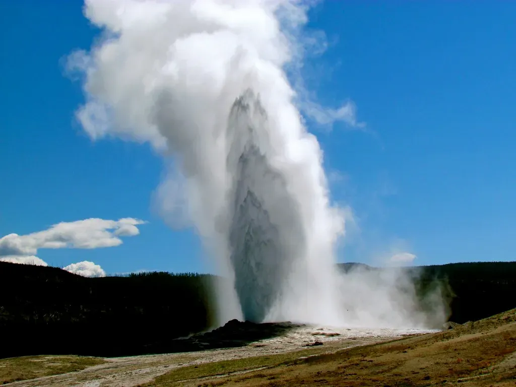 What Makes Yellowstone a True Supervolcano (Image Credits: Flickr)