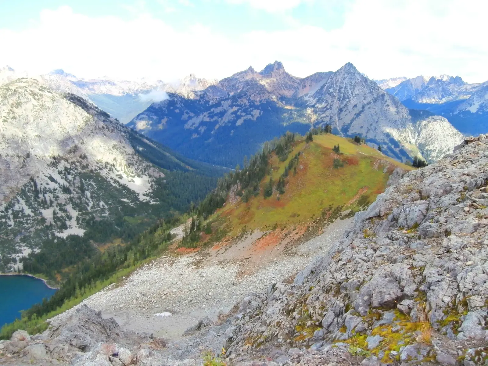 Maple Pass Loop: North Cascades Magnificence (Image Credits: Wikimedia)