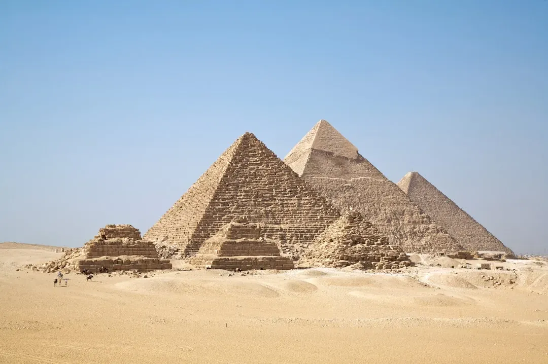 Why 31 Pyramids Were Built in the Same Strip of Desert (Image Credits: Unsplash)
