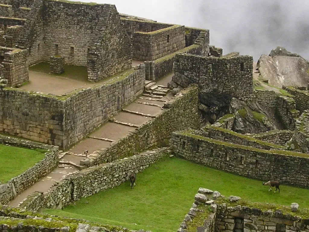 Construction Without Modern Tools or Technology (Image Credits: Wikimedia)