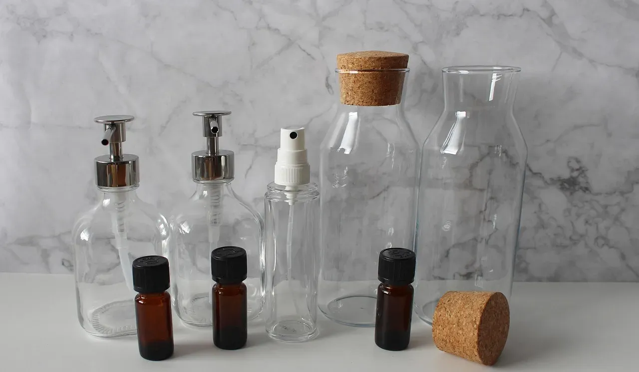 Harness the Power of Essential Oils (Image Credits: Pixabay)