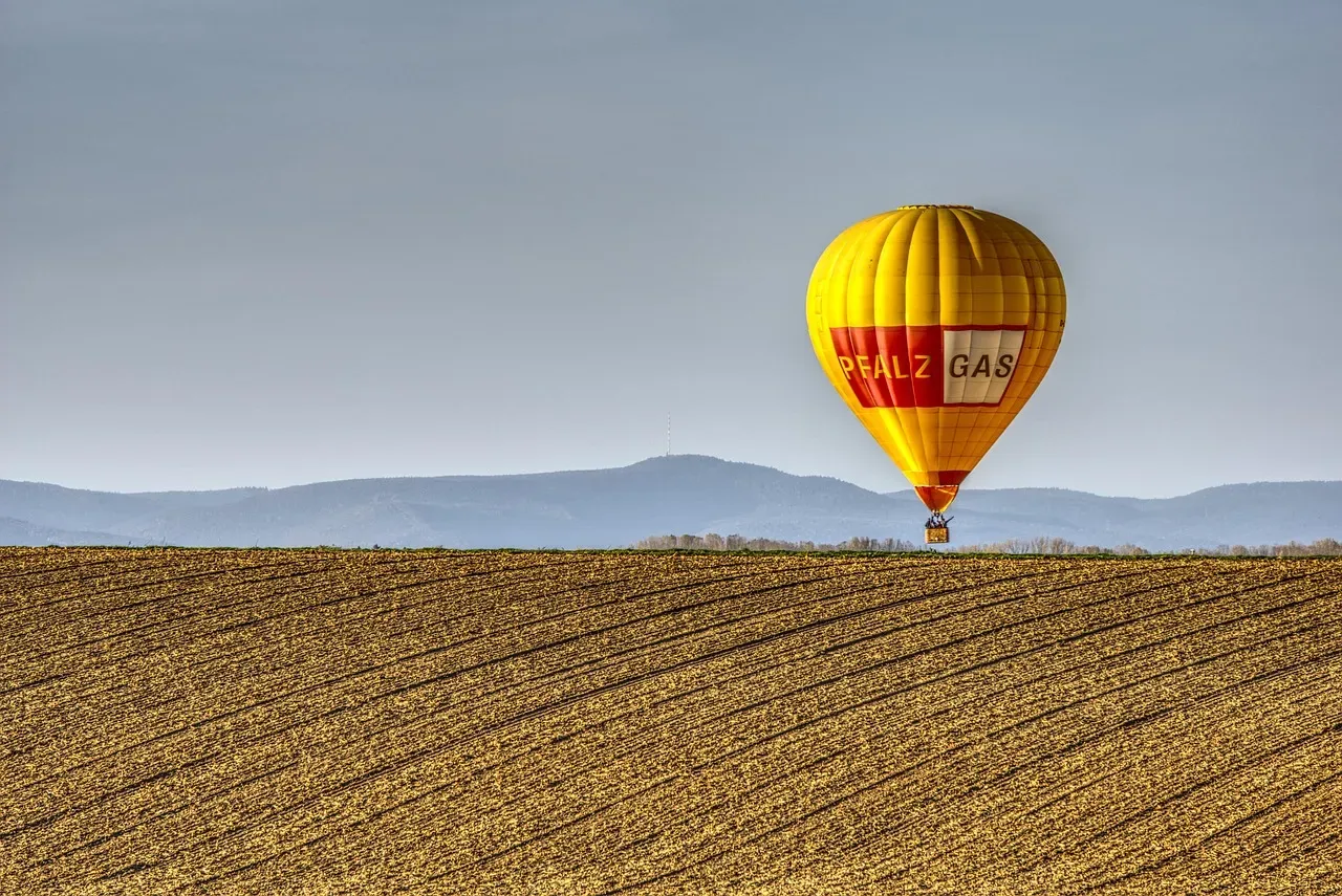 The Balloon Surface as a Limited but Useful Guide (Image Credits: Pixabay)