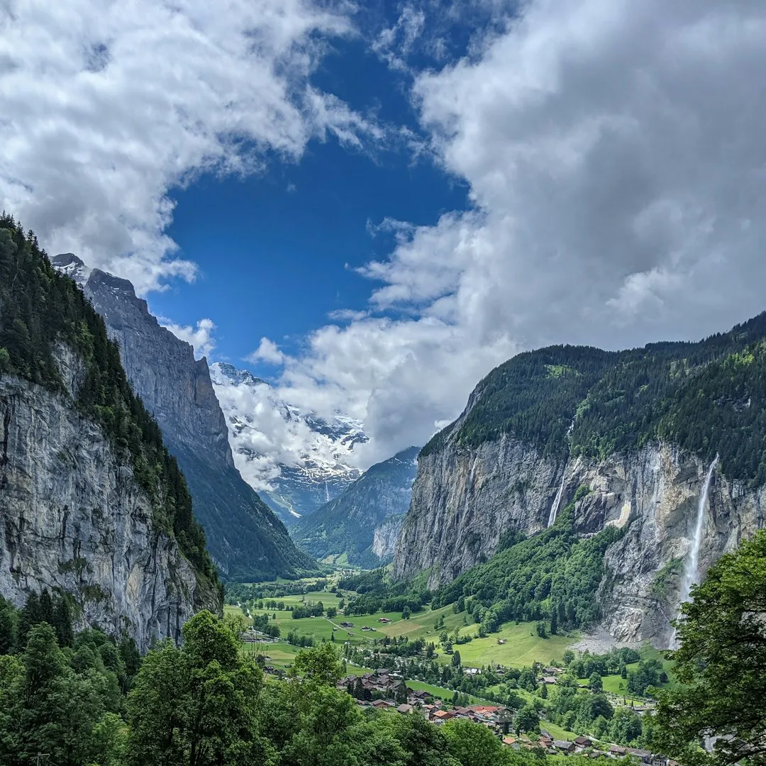 3. Hanging Valleys and Dramatic Waterfalls: Glacial Staircases in the Landscape (Image Credits: Unsplash)
