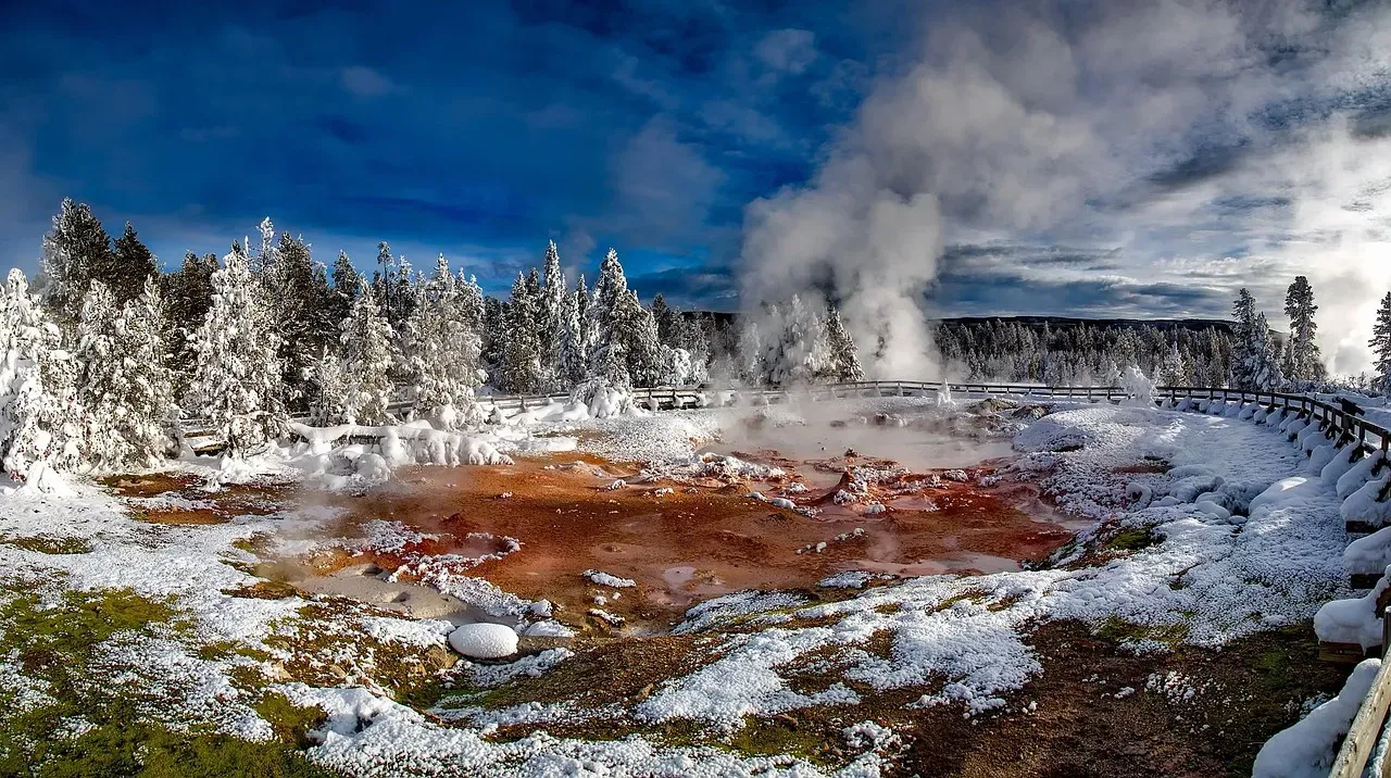 Yellowstone National Park: A Geothermal Winter Spectacle (Image Credits: Pixabay)