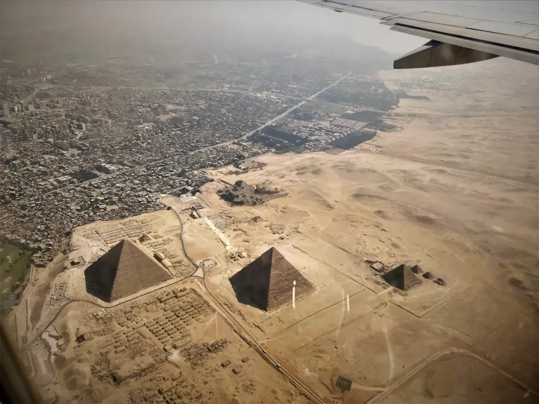 #5. The Great Pyramid Actually Has Eight Sides, Not Four (Image Credits: Unsplash)