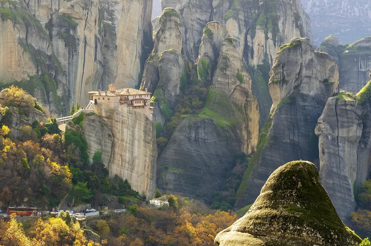 Meteora, Greece (Image Credits: Pixabay)