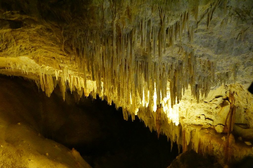 Jewel Cave, South Dakota: A Sparkling Underground World (Image Credits: Flickr)