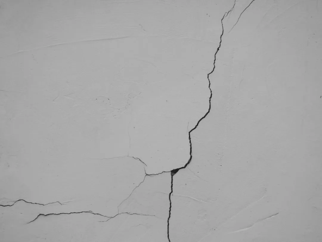 7. Cracks, Gaps, and Unsealed Entry Points in the Building Envelope (Image Credits: Unsplash)