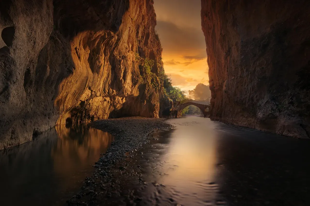 12. The Dells of the Wisconsin River: Ancient Gorges with Modern Appeal (Image Credits: Pixabay)