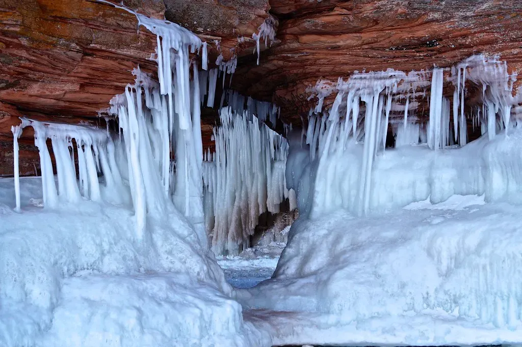 5. The Apostle Islands Sea Caves, Wisconsin - A Winter World of Ice and Stone (The Cut, Flickr, CC BY 2.0)