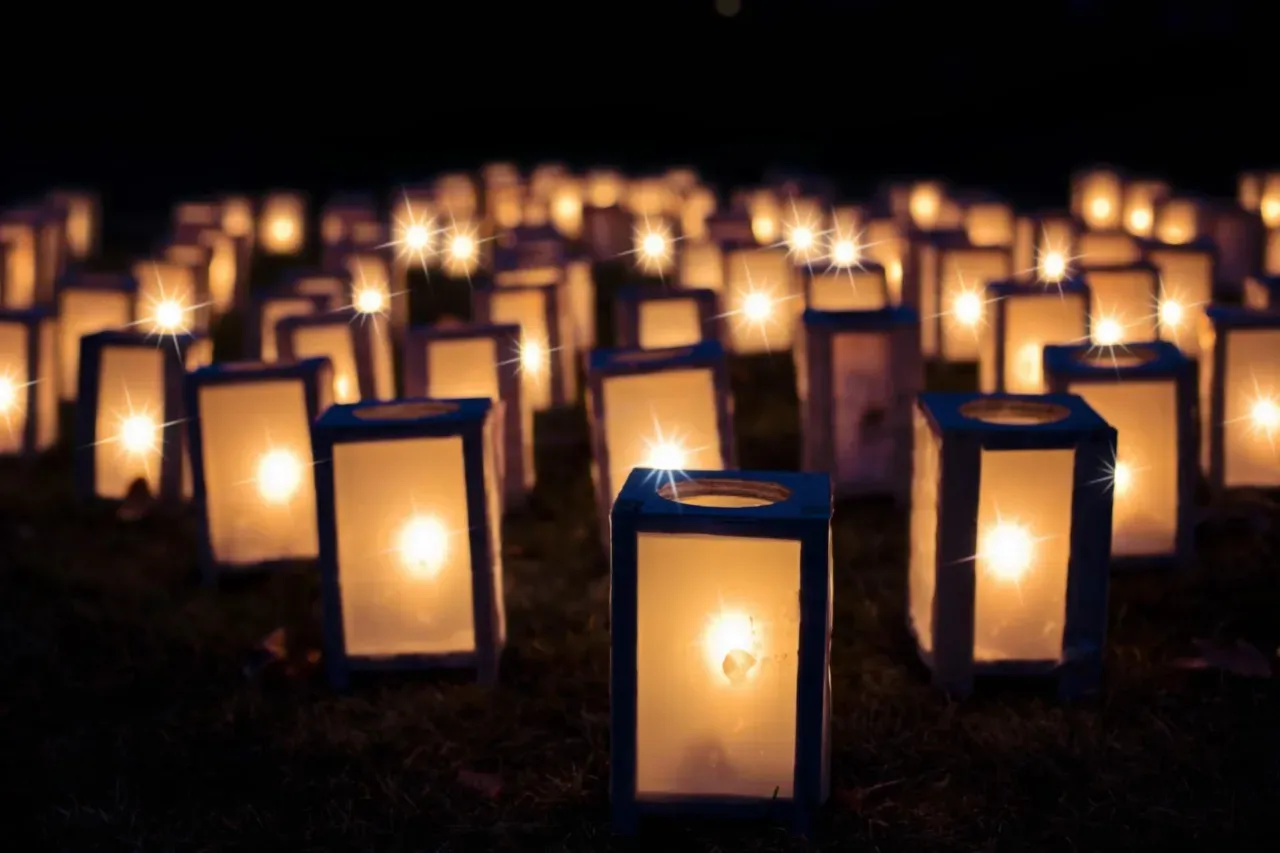 #12 Leaving Outdoor Lights On Through the Night (Image Credits: Pixabay)