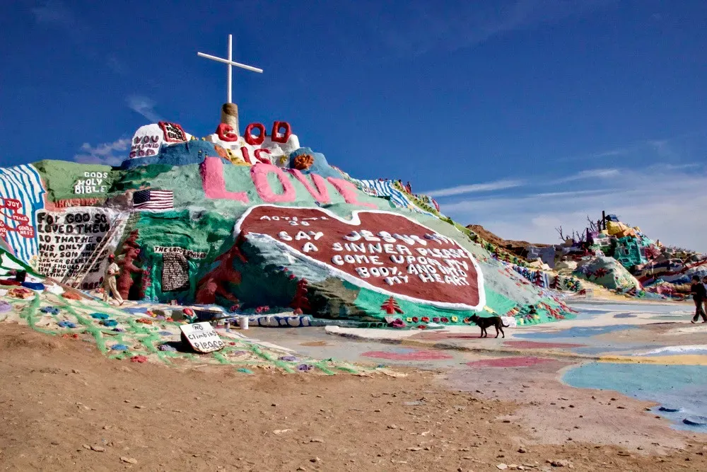 Salvation Mountain, California (Image Credits: Flickr)