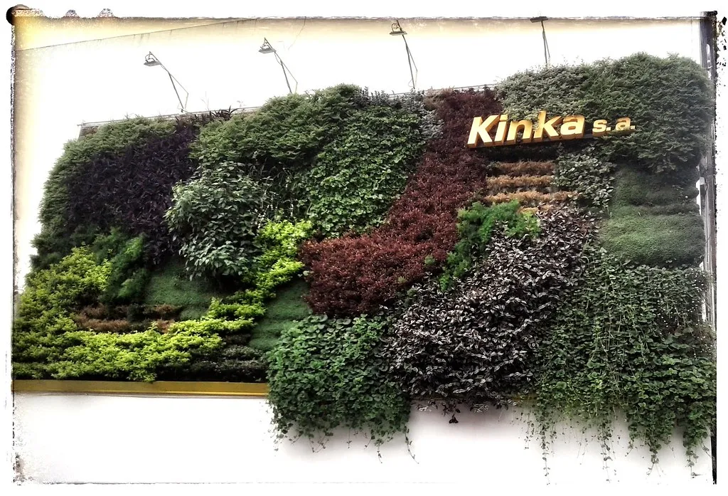 2. Layer Your Plants: Create Vertical Habitat in a Tiny Footprint (K.B.L. Luccia-1.000 pic, Flickr, CC BY 2.0)
