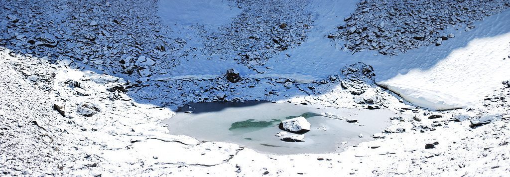 Roopkund: The Skeleton Lake That Refuses to Give Up Its Secrets (Image Credits: Flickr)
