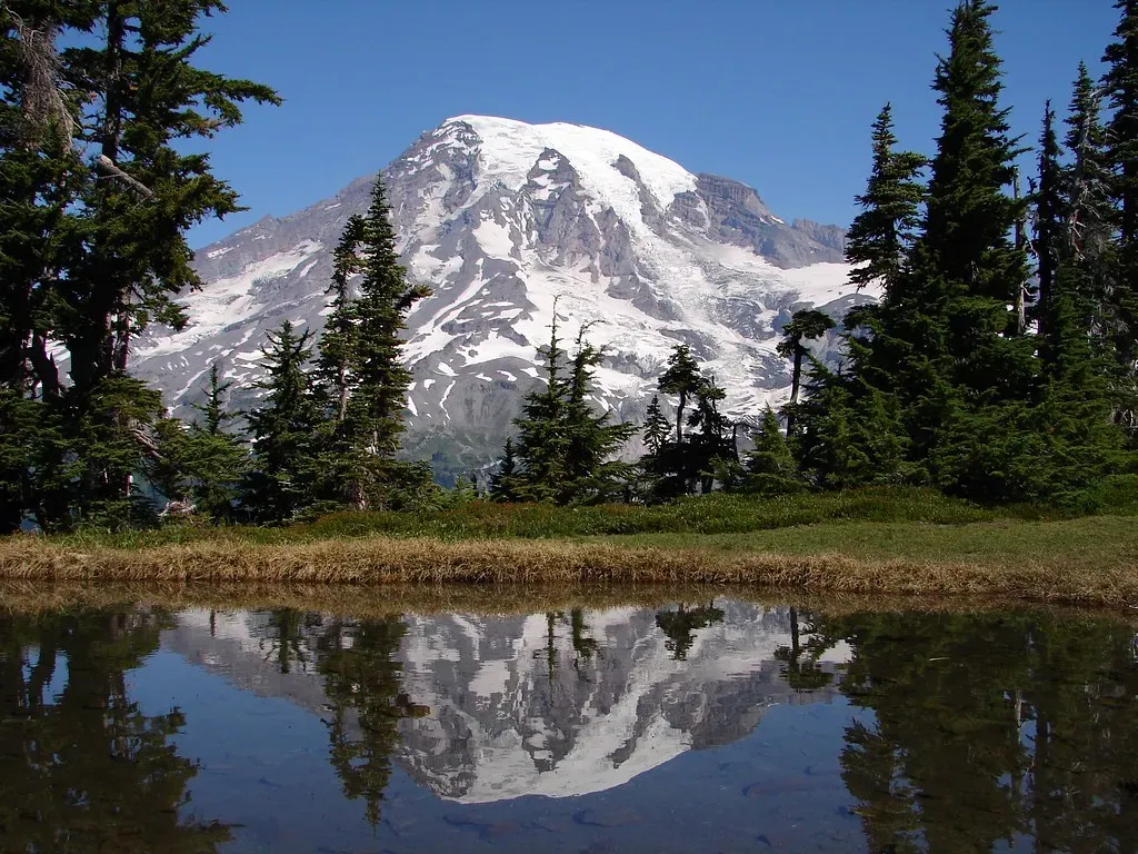 The Sleeping Giant Above Seattle (Image Credits: Flickr)